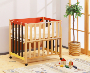 ディズニーベビーベッド　オンネラ(ミッキー、プーさん)